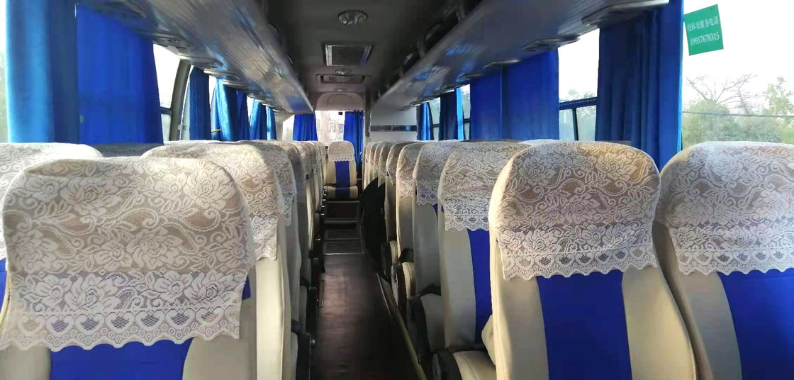 Los asientos usados del autobús ZK6110 51 de Yutong utilizaron el bus turístico que el chasis de acero salió de puertas dobles de dirección