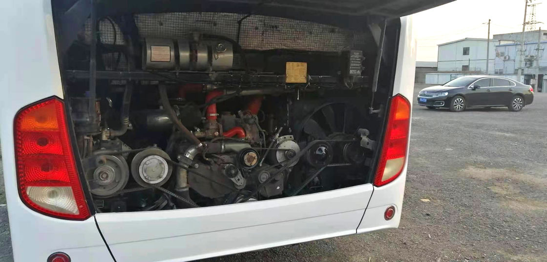 Los asientos usados del autobús ZK6110 51 de Yutong utilizaron el bus turístico que el chasis de acero salió de puertas dobles de dirección