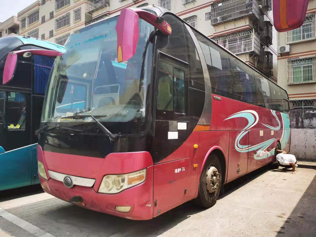 El modelo usado ZK6110 47 de Yutong del bus turístico asienta la dirección de la izquierda del embalaje del desnudo del euro III del motor de Yuchai de las puertas dobles