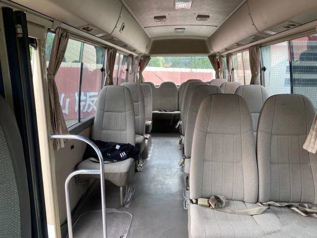 2011 el autobús usado del práctico de costa del año 18 asientos, LHD utilizó a Mini Bus Toyota Coaster Bus con el motor de gasolina 2TR, dirección izquierda