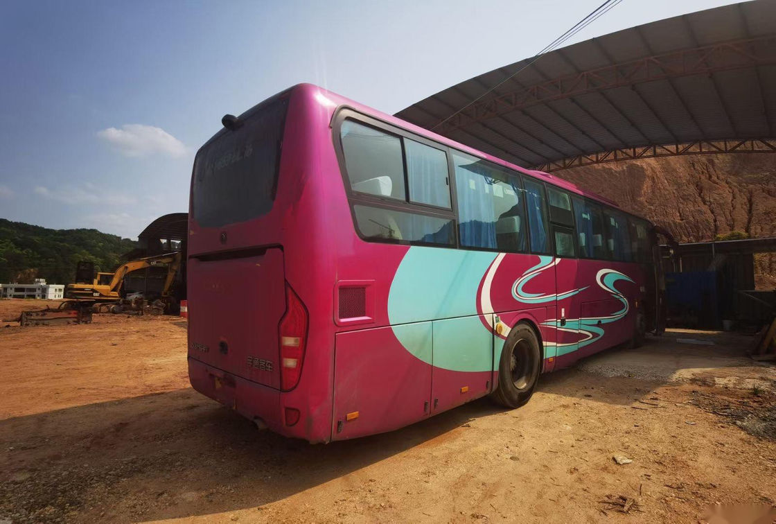 La marca usada ZK6116 48 de Yutong del bus turístico asienta la dirección izquierda que embala desnuda del chasis del saco hinchable del autobús del pasajero de las puertas dobles