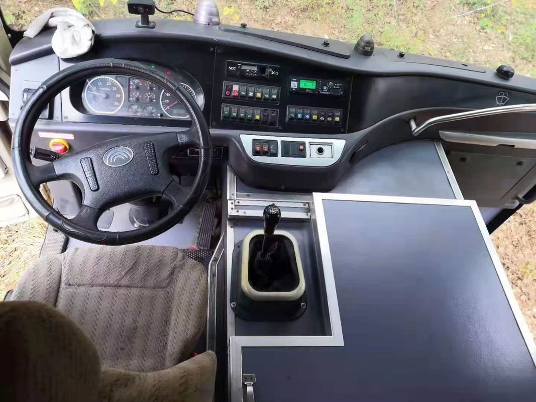 44 coche usado autobús usado asientos Bus de Yutong ZK6102D motores diesel de la dirección LHD del motor del frente de 2014 años