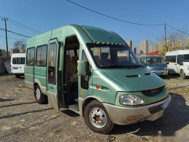 Autobús usado de 17 asientos con motor diésel de 2.8T, puerta eléctrica, Euro III