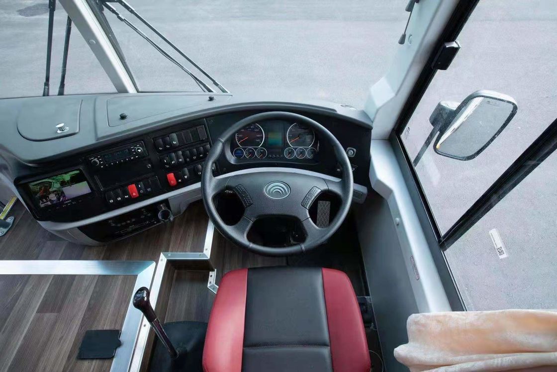 65 coche Bus del nuevo autobús de Yutong ZK6126D de los asientos el nuevo que dirige los motores diesel de RHD dobla a Axle New Bus posterior