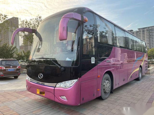 Euro de acero usado IV 270kw del motor de Yuchai del chasis de los asientos del modelo XMQ6113 51 del bus turístico