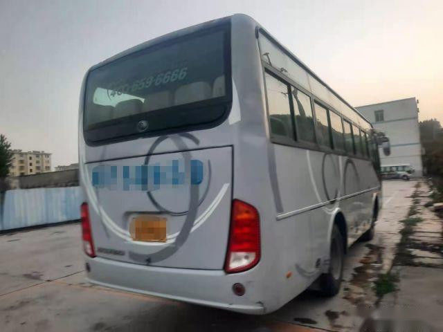 El euro III Front Engine Yuchai 160kw de los asientos de la marca ZK6792D 35 de Yutong salió del embalaje desnudo de dirección
