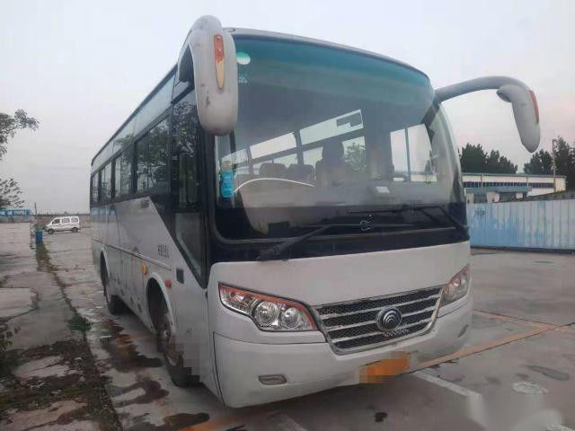 El euro III Front Engine Yuchai 160kw de los asientos de la marca ZK6792D 35 de Yutong salió del embalaje desnudo de dirección