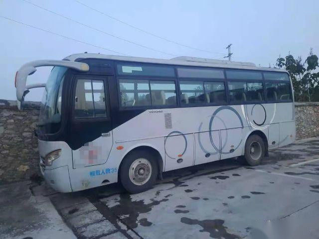 El euro III Front Engine Yuchai 160kw de los asientos de la marca ZK6792D 35 de Yutong salió del embalaje desnudo de dirección