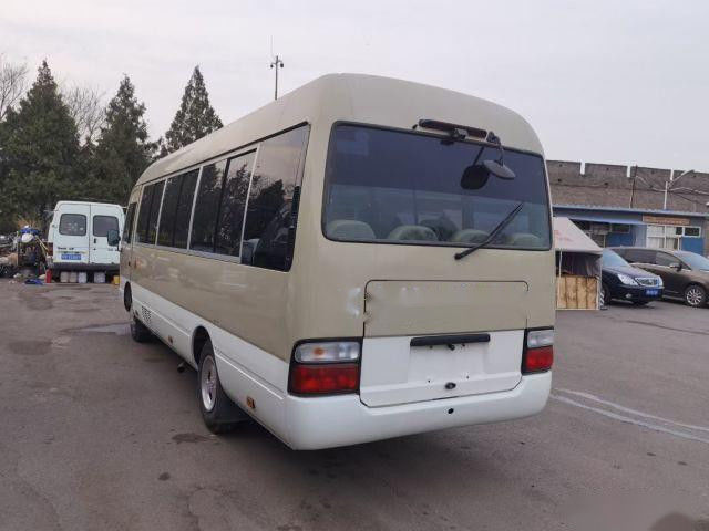 Kilómetro bajo usado impulsión usado del autobús del pasajero de la mano izquierda de la gasolina de los asientos del práctico de costa 20 del autobús de Toyota