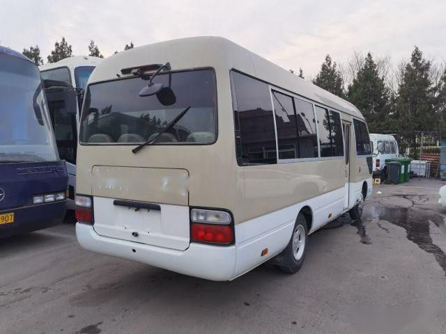 Kilómetro bajo usado impulsión usado del autobús del pasajero de la mano izquierda de la gasolina de los asientos del práctico de costa 20 del autobús de Toyota