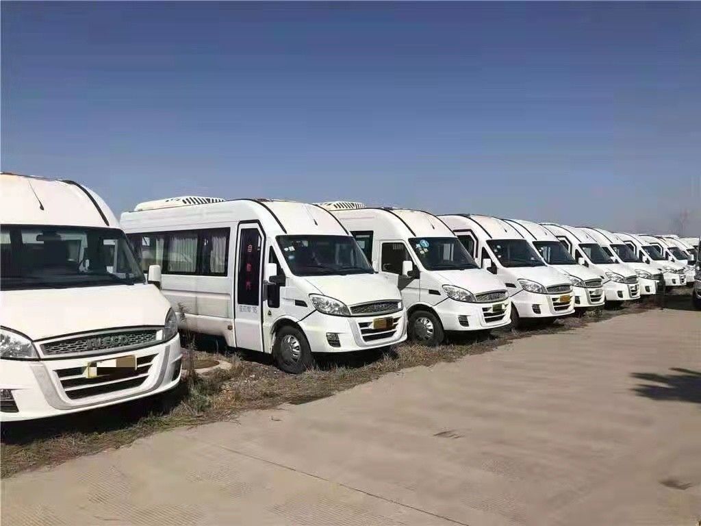 Año usado y nuevo de la marca blanca de Iveco del microbús 15 de los asientos 129Hp del diesel 2016-2017
