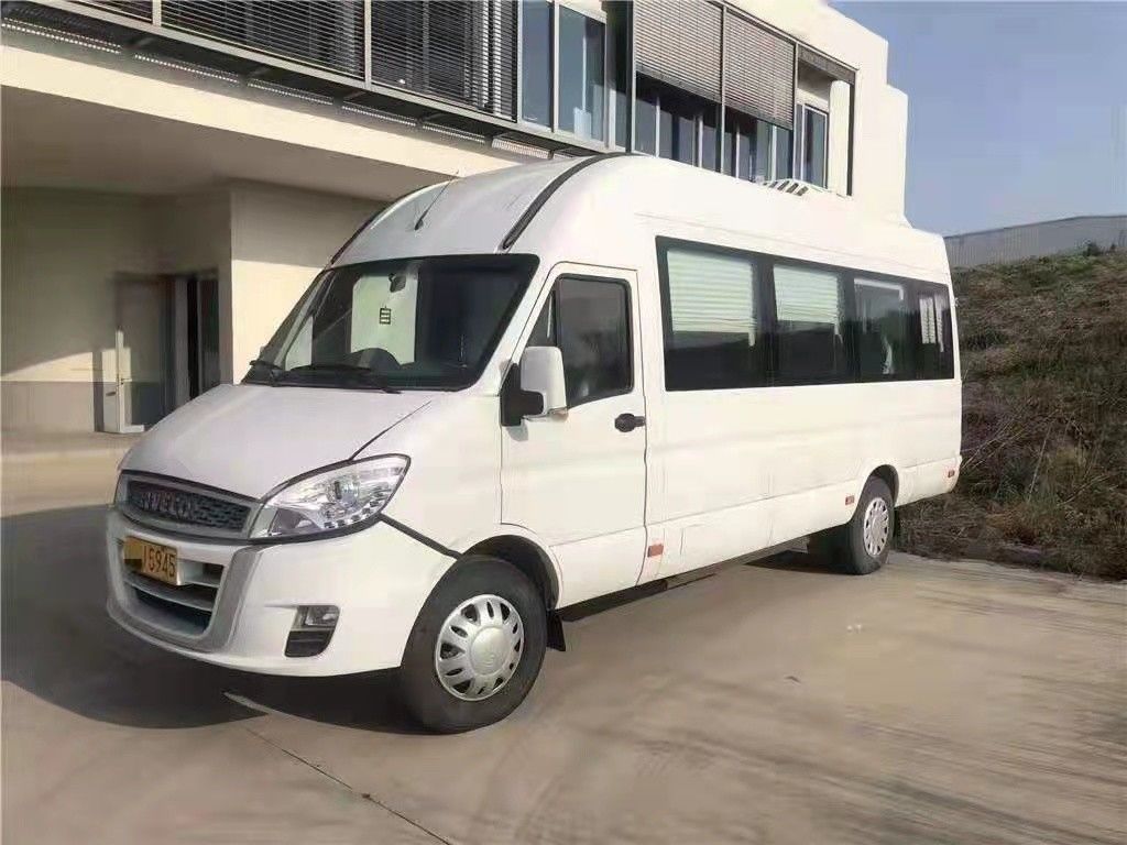 Año usado y nuevo de la marca blanca de Iveco del microbús 15 de los asientos 129Hp del diesel 2016-2017