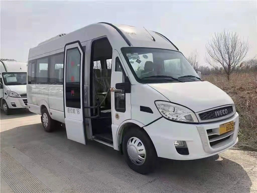 Año usado y nuevo de la marca blanca de Iveco del microbús 15 de los asientos 129Hp del diesel 2016-2017