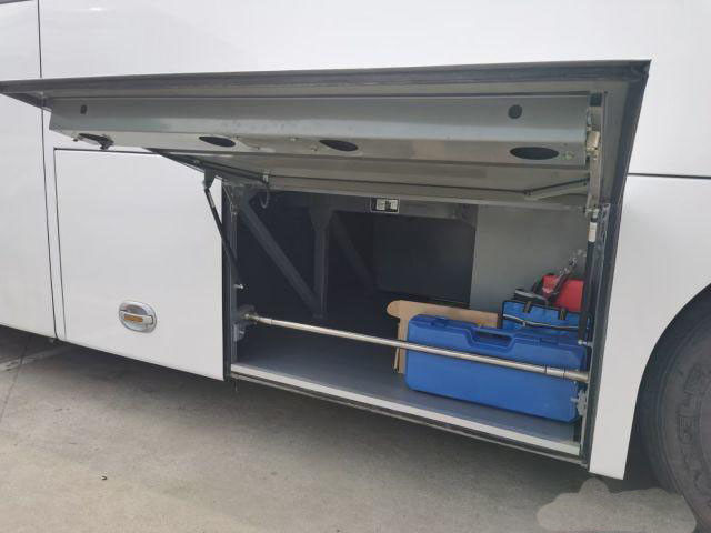 Chasis usado del saco hinchable de las puertas dobles de la marca de los asientos del autobús 44 de Kinglong nuevo