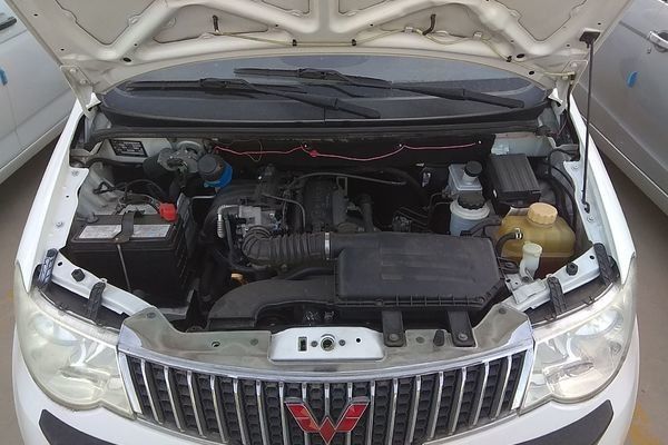 Los asientos Mini Bus Used Cars Gasoline del coche usado 7 de Wuling de 2014 años aprovisionan de combustible la impulsión de LHD