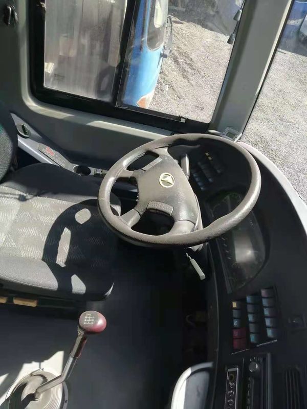 Las puertas dobles usadas del saco hinchable del chasis 48seats del autobús NEOPLAN de Youngman salieron del autobús usado motor posterior de dirección del pasajero