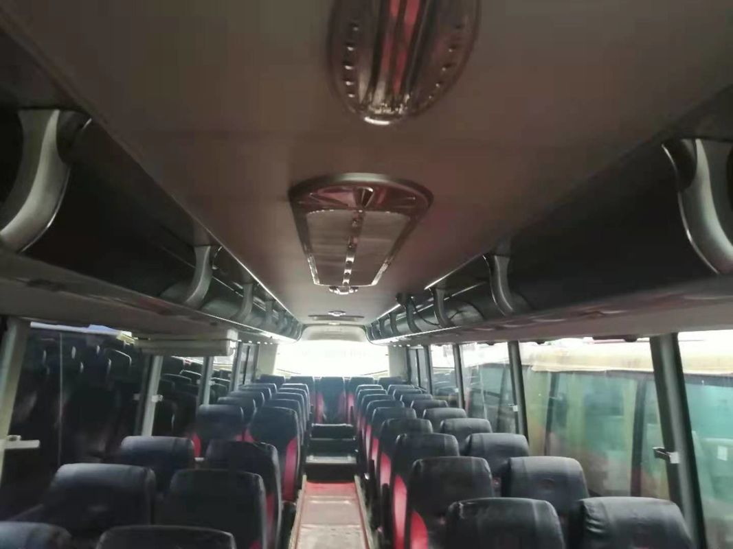 Los asientos usados del coche ZK6127 55 de Yutong salieron chasis del saco hinchable de Seerting del bus turístico usado III posterior del euro del motor para África