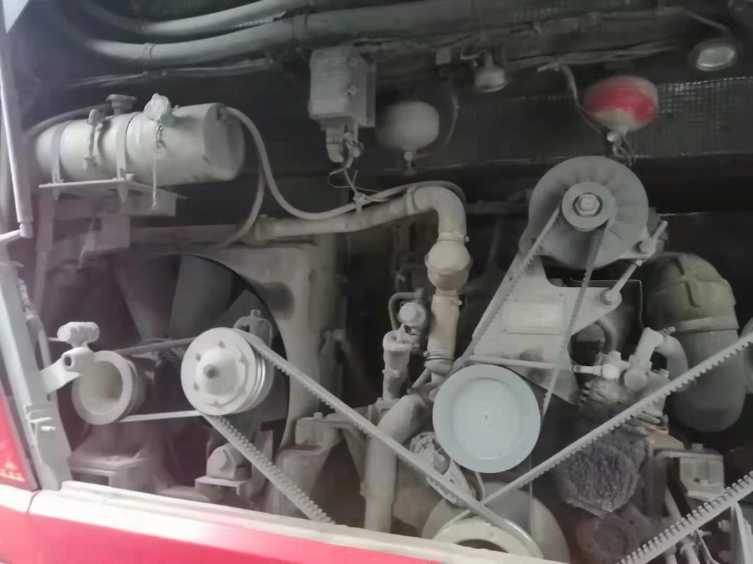 Los asientos usados del coche ZK6127 55 de Yutong salieron chasis del saco hinchable de Seerting del bus turístico usado III posterior del euro del motor para África