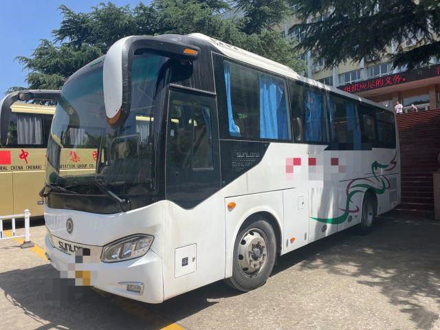 El autobús usado SLK6873 39 de Sunlong asienta 2016 al coche usado de acero posterior Bus de Yuchai del chasis del motor diesel 162kw para África