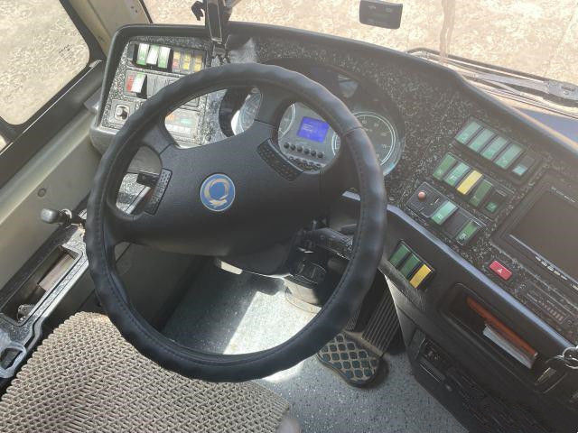 El autobús usado SLK6873 39 de Sunlong asienta 2016 al coche usado de acero posterior Bus de Yuchai del chasis del motor diesel 162kw para África