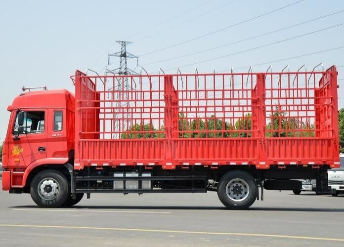 Camión mediano de los caballos de fuerza 4X2 los 6.8M Warehouse Gate Dump de JAC Geerfa A5L Brown 220