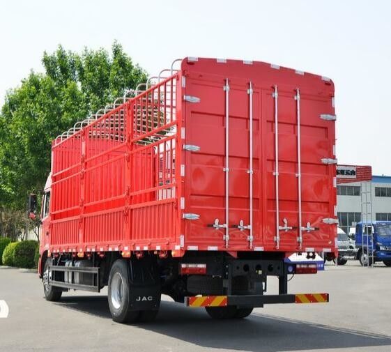 Camión mediano de los caballos de fuerza 4X2 los 6.8M Warehouse Gate Dump de JAC Geerfa A5L Brown 220