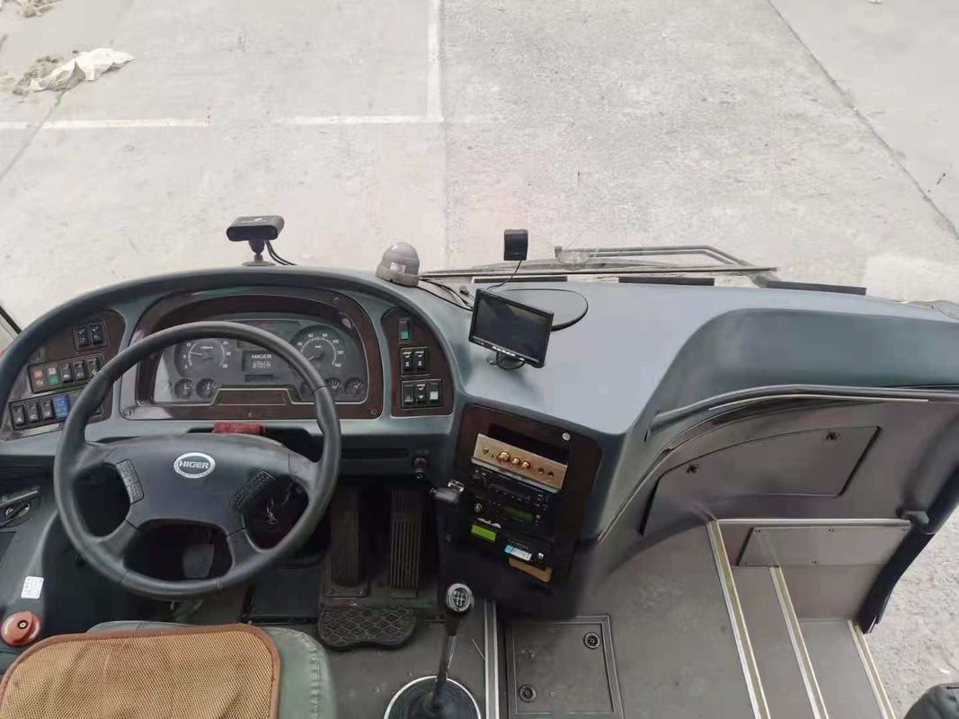 El motor posterior usado 140kw de Yuchai de asientos más altos del autobús KLQ6808 35 utilizó el kilómetro bajo de Bus Steel Chassis del coche