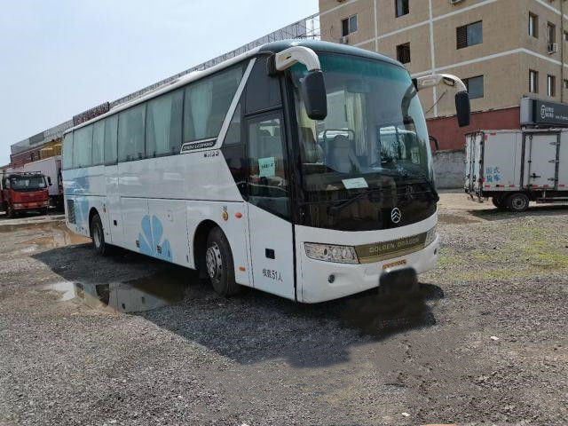 Dragon Bus de oro usado XML6113J 51 asienta el euro usado el chasis de acero V del motor 197kw de Yuchai del bus turístico