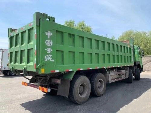 Camión de descargador de los caballos de fuerza 8X4 los 8.2m del camión pesado 380 de Sinotruk HOWO 7 de la mano de China segunda ZZ3317N4667E1
