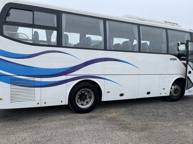El autobús usado XMQ6859 37 de Kinglong asienta el bus turístico usado III de acero del euro del motor de la parte posterior de Yuchia de la puerta del chasis solo