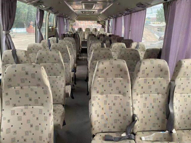 De Yutong de la marca autobús usado IV posterior diesel de Yutong del pasajero del euro de Yuchai del motor de las puertas dobles del autobús 54seats de la mano en segundo lugar