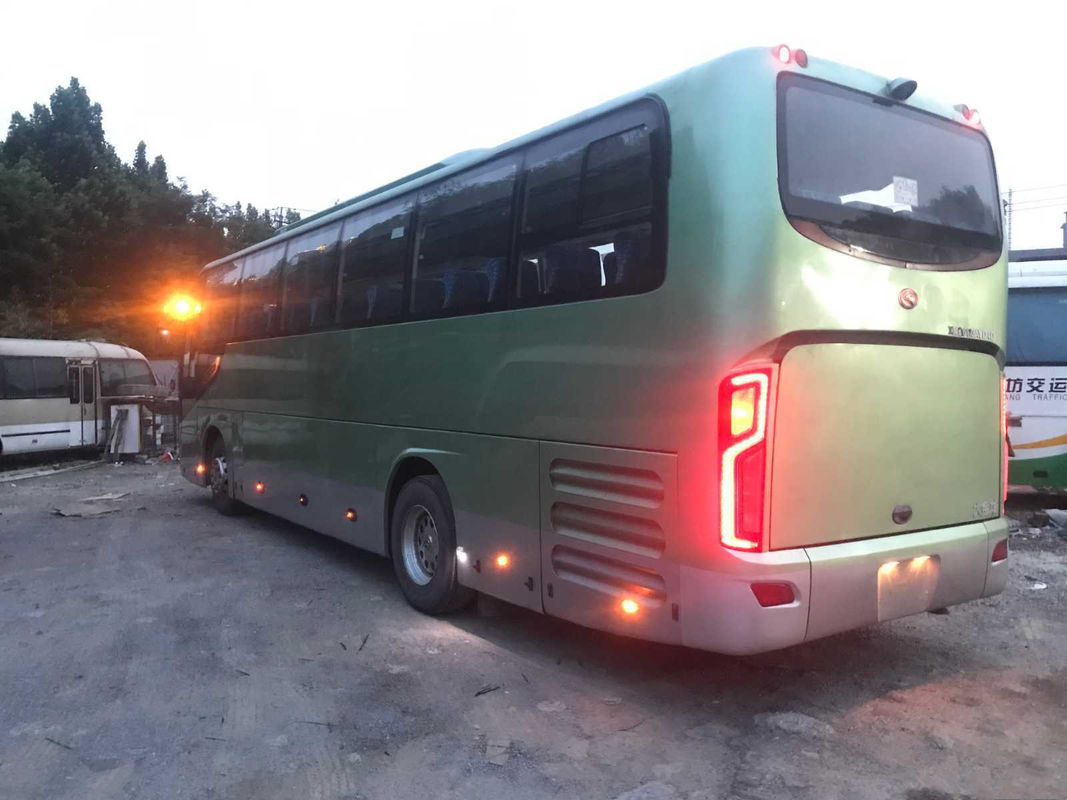 Las puertas dobles del autobús de Kinglong utilizaron el motor de la parte posterior del chasis XMQ6113 Yuchai del saco hinchable de los asientos de Bus 51 del coche