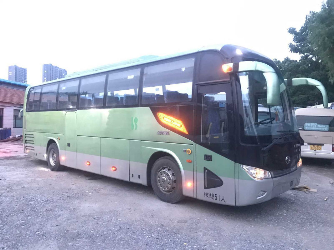 Las puertas dobles del autobús de Kinglong utilizaron el motor de la parte posterior del chasis XMQ6113 Yuchai del saco hinchable de los asientos de Bus 51 del coche