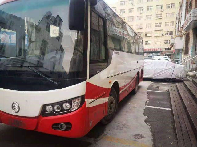 Dragon Bus de oro usado XML6757 utilizó el coche de alta calidad 2016 del euro IV del motor 127kw de la parte posterior del bus turístico 33seats Yuchai Bus