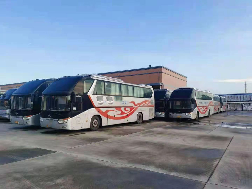 El parabrisas doble usado de los asientos del autobús 55 de Kinglong utilizó el chasis bajo del saco hinchable del kilómetro del bus turístico