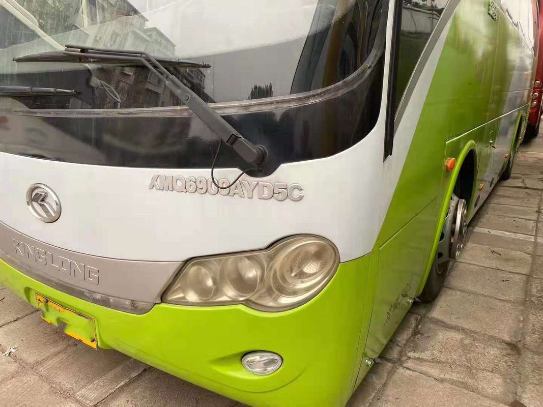 El autobús usado XMQ6900 de Kinglong utilizó la dirección izquierda del chasis de acero del euro III del motor 180kw de Yuchai de los asientos del bus turístico 39