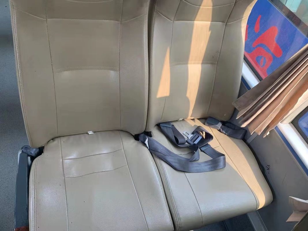El autobús usado ZK6107 de Yutong utilizó las puertas dobles de los asientos del autobús 41 del pasajero usadas kilómetro bajo de Bus Steel Chiassis del coche