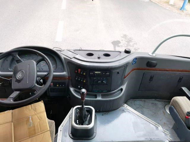 Yutong usado Mini Bus ZK6752D Yuchai Front Engine Good Passenger Coach 30 asientos 103kw