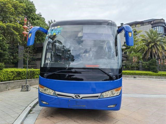 La marca usada Kinglong 35 del modelo XMQ6859 del bus turístico asienta el euro bajo III del kilómetro utilizó a Mini Coach