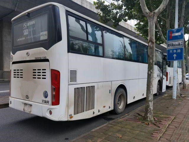 El coche usado kilómetro bajo usado Bus For Africa 50 del autobús de Kinglong asienta el solo modelo XMQ6112 de la puerta