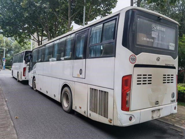 El coche usado kilómetro bajo usado Bus For Africa 50 del autobús de Kinglong asienta el solo modelo XMQ6112 de la puerta