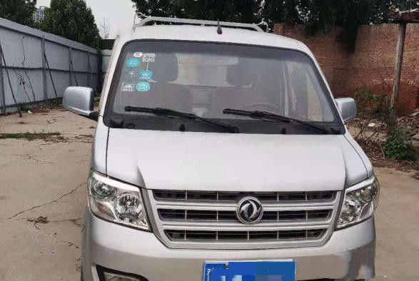 El camión ligero 102HP del cargo de las ruedas de la marca 6 de Dongfeng para Africe utilizó a Mini Dump Truck