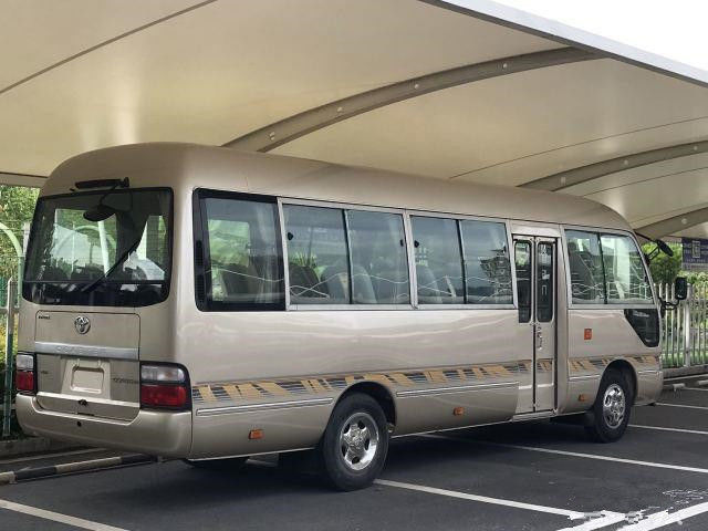 2010 el motor de gasolina usado los asientos del autobús 2TR del práctico de costa del año 20 utilizó la dirección de la mano izquierda de Mini Bus Toyota Coaster Bus