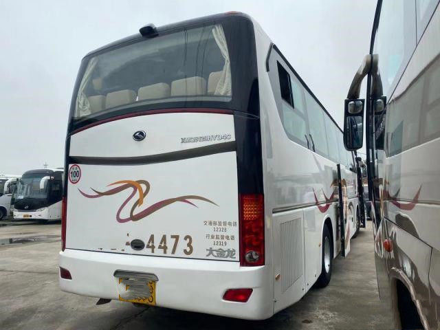 El coche usado usado Bus XMQ6129 de las puertas dobles de los asientos del autobús 53 de Kinglong salió de la dirección