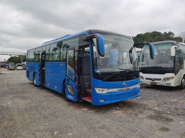 Kinglong utilizó el autobús Toyota del autobús XMQ6110 Hiace que 48 asientos en venta valoran puertas dobles