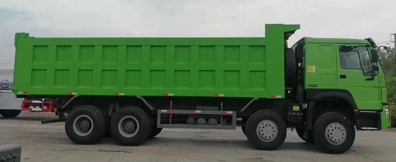 Camión volquete a estrenar de HOWO 8x4 371HP 25CBM para el transporte minero