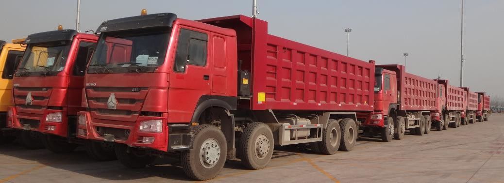 Camión volquete a estrenar de HOWO 8x4 371HP 25CBM para el transporte minero