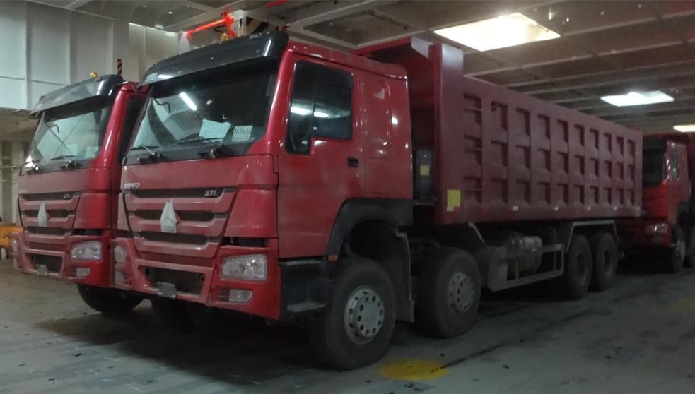 Camión volquete a estrenar de HOWO 8x4 371HP 25CBM para el transporte minero