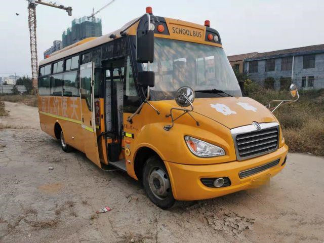 Autobús escolar usado Dongfeng EQ6750 -Yota al coche Bus Used del autobús del práctico de costa 2018 30 Seater 44 asientos