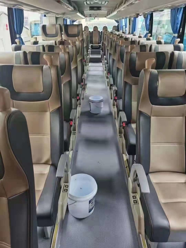 El autobús usado 2018 años Yutong utilizó color de oro diesel del aire/acondicionado de la ayuda del autobús Zk6122 50 Seat Lhd del viaje